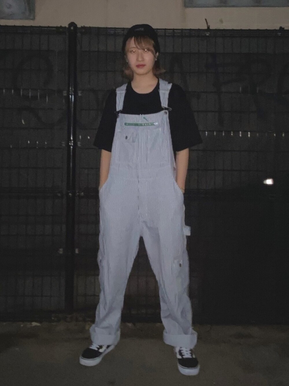 「x-girl、XLARGE、スケボー、春コーデ、夏コーデ、ストリート、メンズライク」｜「X-girlの【X-girl /エックスガール】RIB KNIT CAP（ニットキャップ/ビーニー、ブラック系）」を使った、立花清華さん（レディース・168cm）の春コーディネートの1枚目の写真