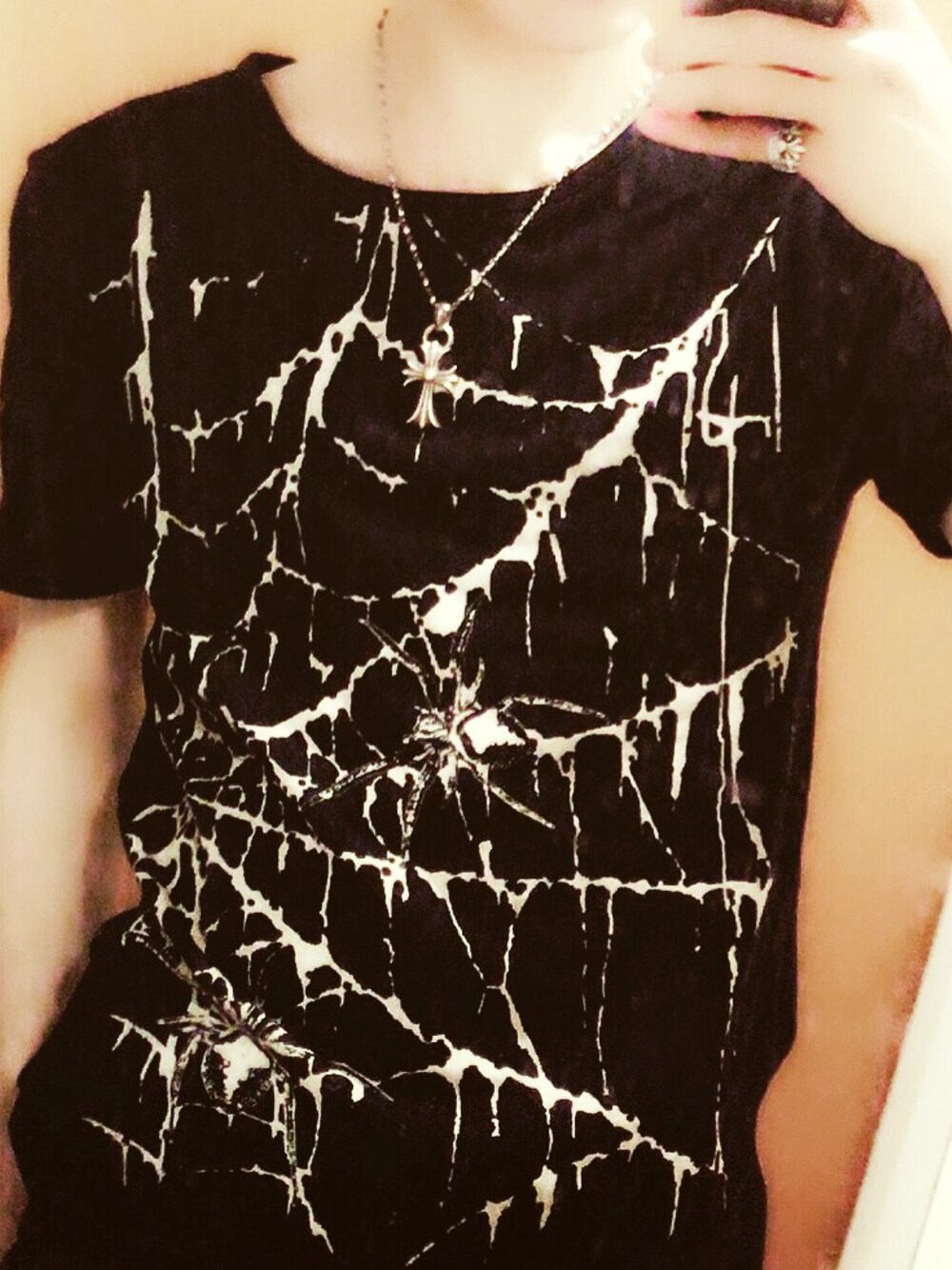 「ゴシック」｜「stigmataのアイテム（Tシャツ/カットソー、ブラック系）」を使った、砂月さん（メンズ・170cm）の冬コーディネートの1枚目の写真