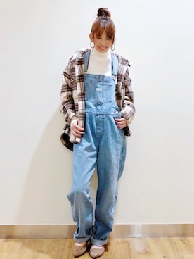 「Levi's（リーバイス）のアイテム（サロペット/オーバーオール）」を使った、tomoさん（レディース・160cm）の秋コーディネート