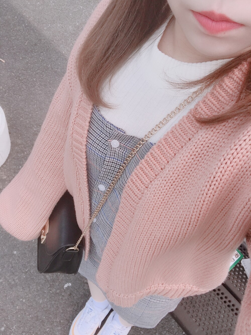 「スニーカー、春コーデ、かわいい」｜「韓国のアイテム（トップス、グレー系）」を使った、きんきんさん（レディース・145cm）の春コーディネートの1枚目の写真