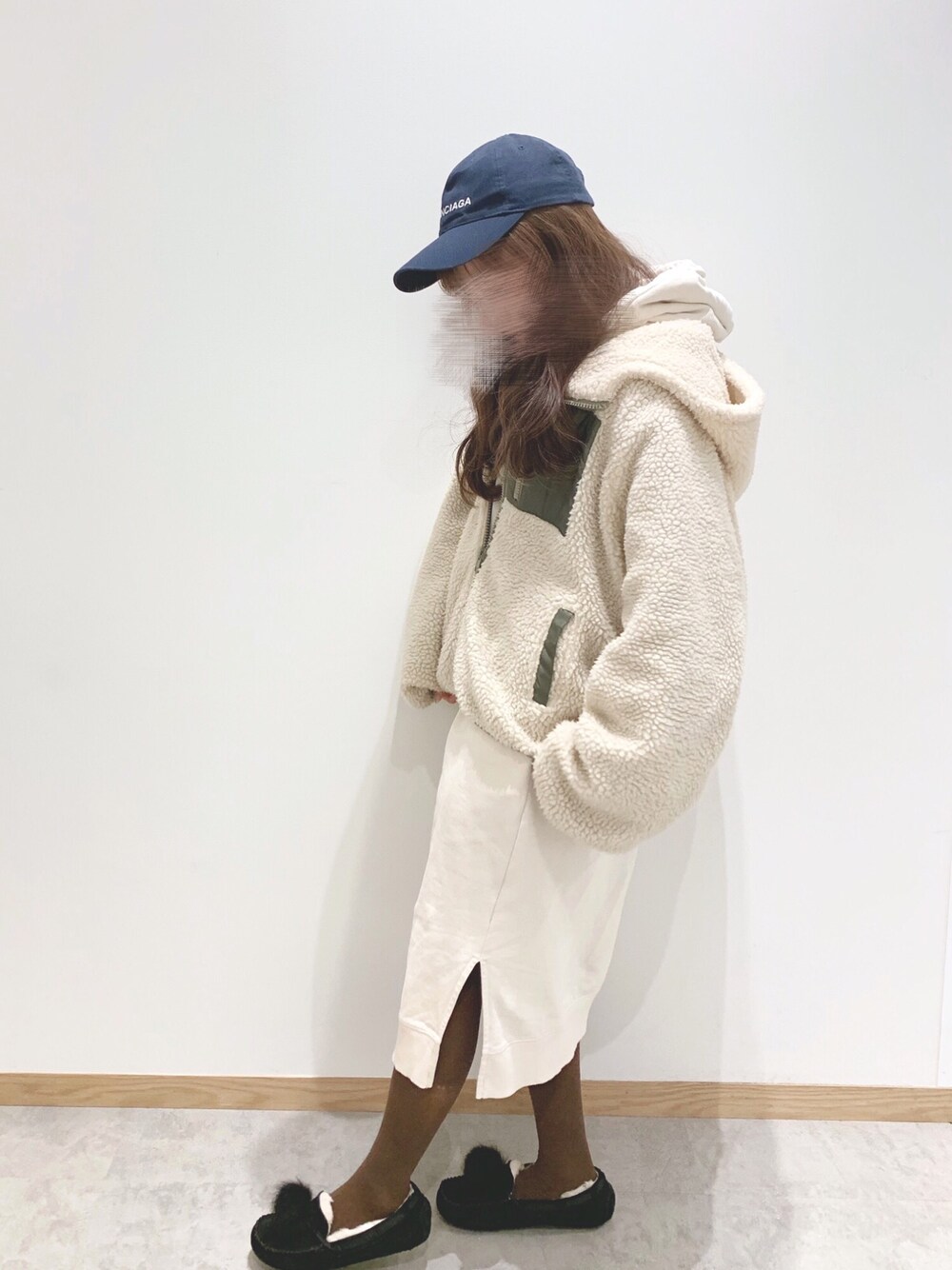 「ゆるコーデ、カジュアルコーデ、UNIQLO、パーカーワンピース、休日スタイル、ベージュ、ボア」｜「PairPairのフード付袖ボリュームボアブルゾン（ブルゾン、ベージュ系）」を使った、もたるいかさん（レディース・156cm）の冬コーディネートの1枚目の写真
