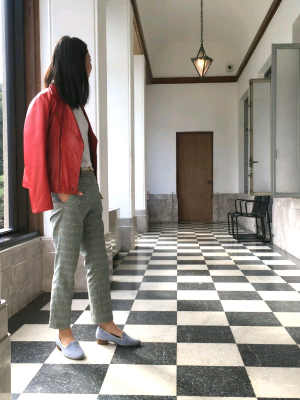 「休日スタイル、秋コーデ、ライダース、赤、きれいめカジュアル、H&M、美術館コーデ」｜「Simpliciteの【SIMPLICITE】ラムレザーライダースC◆（ライダースジャケット、レッド系）」を使った、ひみこさん（レディース・159cm）の秋コーディネートの1枚目の写真