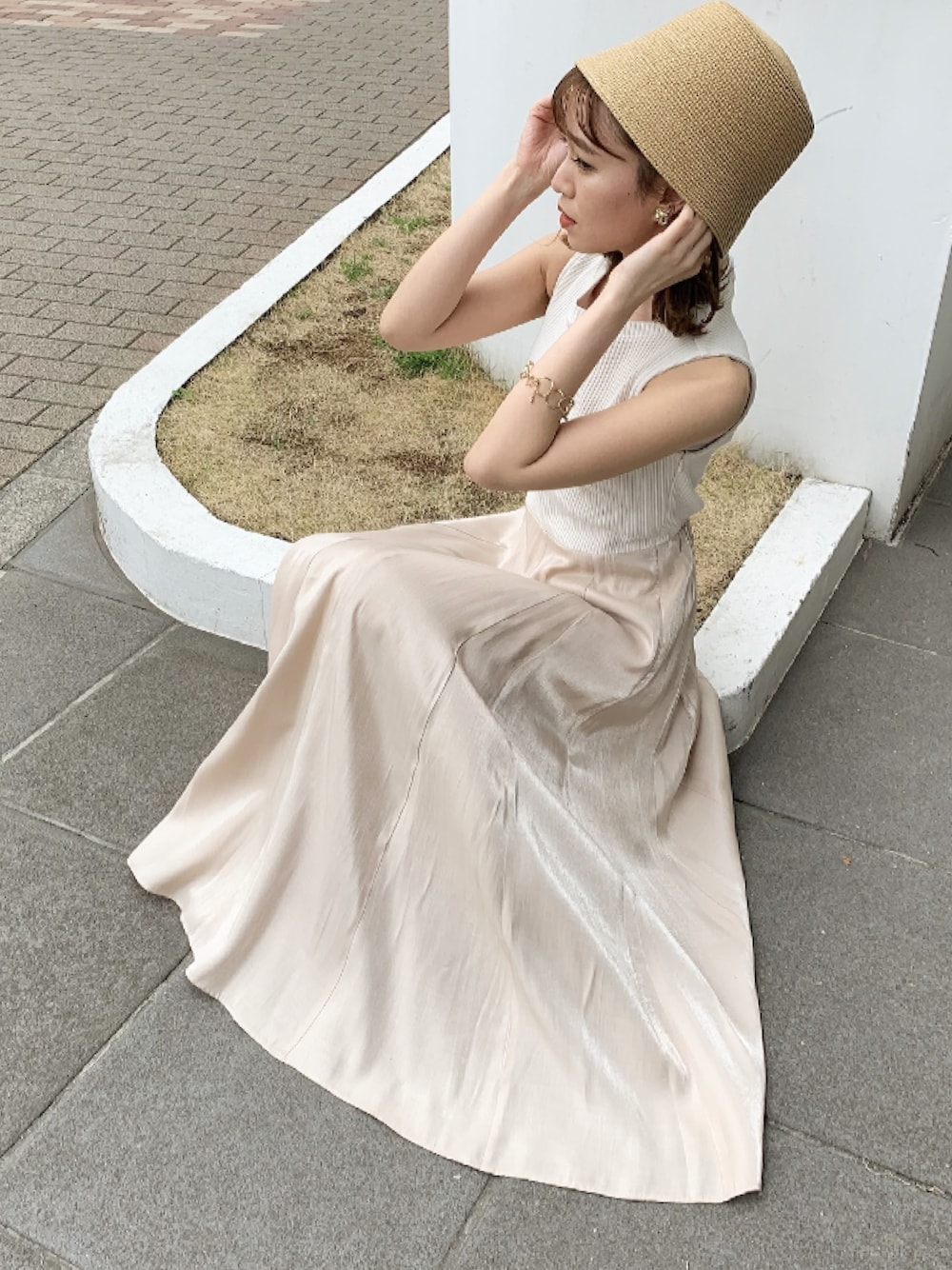 「ロングワンピース、春、休日コーデ、オトナ女子、春カラー、ワンピース、くすみカラー、低身長女子、バケハ、ベージュ」｜「dazzlinのトウィンクルグロスフレアワンピース（ワンピース、ベージュ系）」を使った、mikiさん（レディース・153cm）の春コーディネートの1枚目の写真