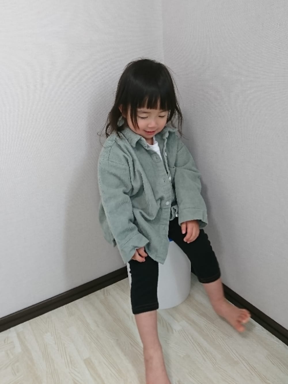 「2歳、女の子、キッズコーデ、コーデュロイ」｜「The Lalalaのアイテム（シャツ/ブラウス、その他）」を使った、いっちゃんさん（キッズ・80cm）の冬コーディネートの1枚目の写真