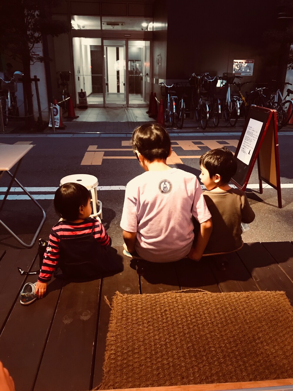 「キッズコーデ、休日スタイル、女の子、カジュアル、ワンピース、つむち」｜「X-girlのアイテム（ワンピース、レッド系）」を使った、tsumugiさん（キッズ・80cm）の秋コーディネートの1枚目の写真
