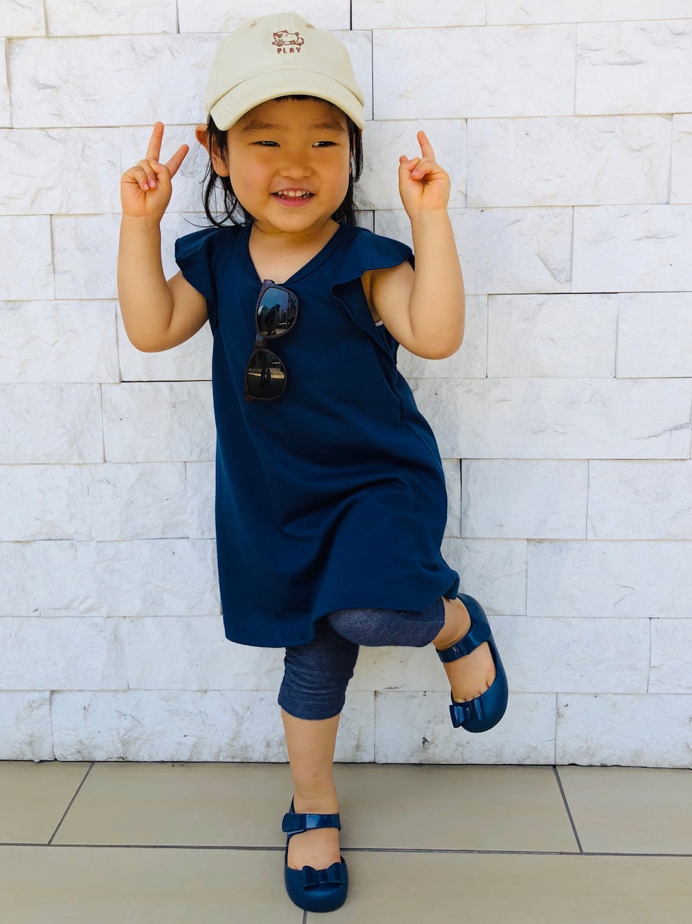 「休日スタイル、夏コーデ、グラサン、ワンピース、ブルー、つむち」｜「14+のUSAコットンウォッシュキャップ（キャップ、ベージュ系）」を使った、tsumugiさん（キッズ・80cm）の夏コーディネートの1枚目の写真