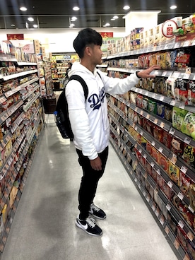 「sneakers」｜「アイテム（その他）」を使った、Oscarさん（メンズ・176cm）の冬コーディネート