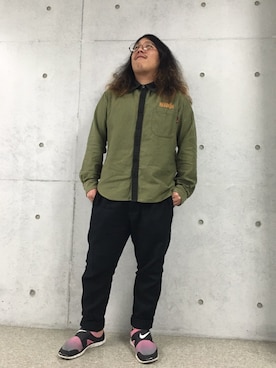 「WEIRDO（ウィアード）のアイテム（Tシャツ/カットソー、グリーン系）」を使った、ひろたゆうまさん（メンズ・170cm）の秋コーディネート