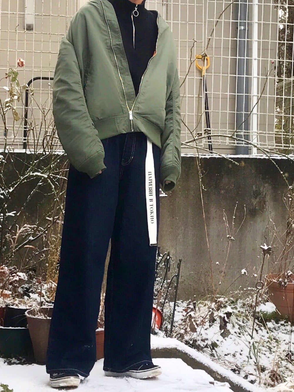 「Alpha IndustriesのALPHA×iD 別注LOOSE FIT MA-1（ブルゾン、グリーン系）」を使った、ケージさん（メンズ・175cm）の冬コーディネートの1枚目の写真