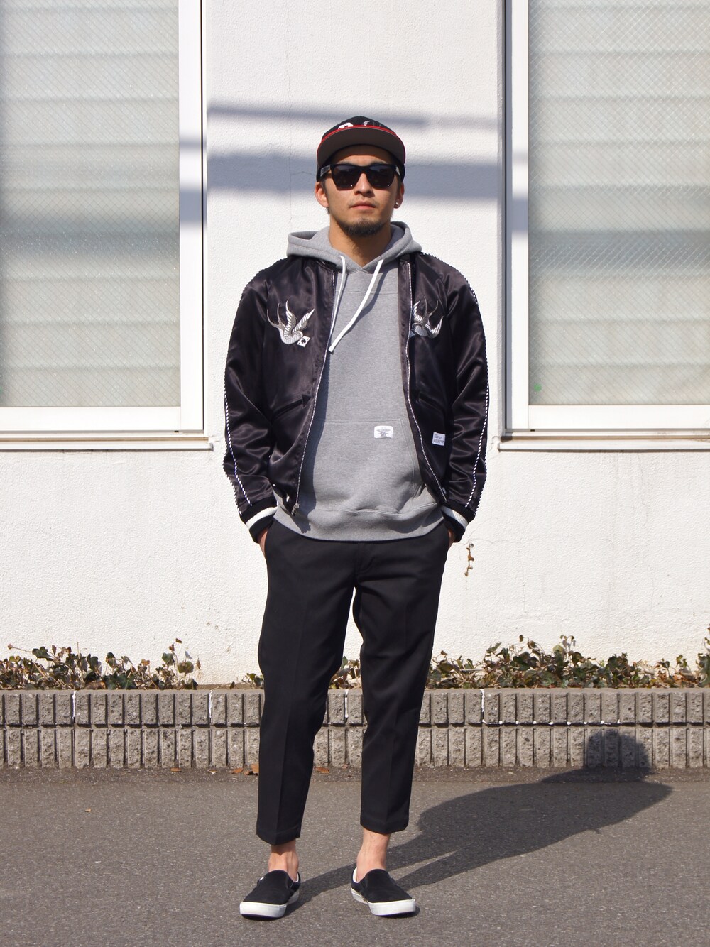 「 bedwin、BEDWIN & THE HEARTBREAKERS、 スカジャン、 ベドウィン、 17SS」｜「BEDWIN & THE HEARTBREAKERSのSOUVENIR JKT "MCKNIGHT"　（ブルゾン、ブラック系）」を使った、DOGDAYSさん（メンズ・168cm）の冬コーディネートの1枚目の写真