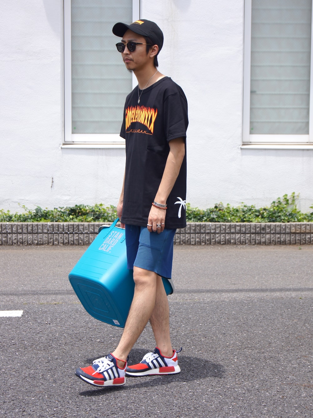 「White Mountaineering、adidas originals、STANDARD CALIFORNIA、art comes first、MIKIA、god selection xxx、adidas Originals by White Mountaineering、SATURDAYS NYC、HAYN」｜「STANDARD CALIFORNIAのSD California Flag Imabari Towel（その他、ホワイト系）」を使った、DOGDAYSさん（メンズ・172cm）の夏コーディネートの1枚目の写真