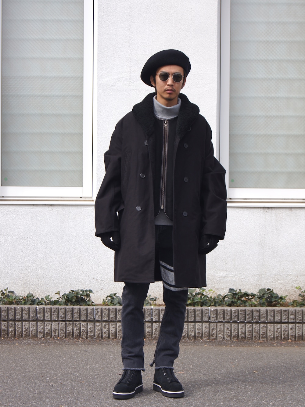 「WACKO MARIA 、White Mountaineering、Danner、NAISSANCE、MIKIA、DIM MAK、CONVERSE TOKYO、converse TOKYO × DIM MAK」｜「NAISSANCEのMOUTON COLLAR MILITARY COAT（ムートンコート、ブラック系）」を使った、DOGDAYSさん（メンズ・172cm）の秋コーディネートの1枚目の写真