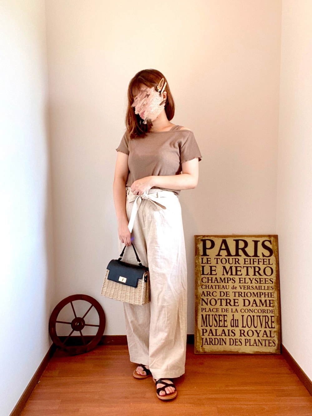 「プチプラコーデ、アシンメトリートップス、リネンパンツ、大人コーデ、夏コーデ、ママコーデ、ママファッション、おしゃれさんと繋がりたい」｜「w closetのワイドリブオフショルダー半袖プルオーバー（Tシャツ/カットソー、ブラック系）」を使った、おれなさん（レディース・157cm）の夏コーディネートの1枚目の写真
