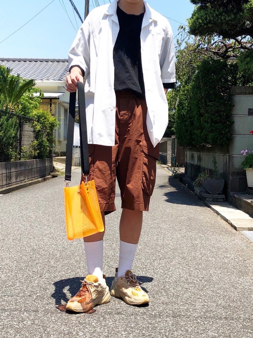 「夏、シンプルコーデ、プチプラ、ビッグシルエット、スニーカー、ユニクロ、いいね、save、フォローお願いします🤑、NIKE、低身長、u170」｜「niko and...のハンティングショートパンツ（その他パンツ、ブラウン系）」を使った、k.s.k「U170」さん（メンズ・170cm）の春コーディネートの1枚目の写真