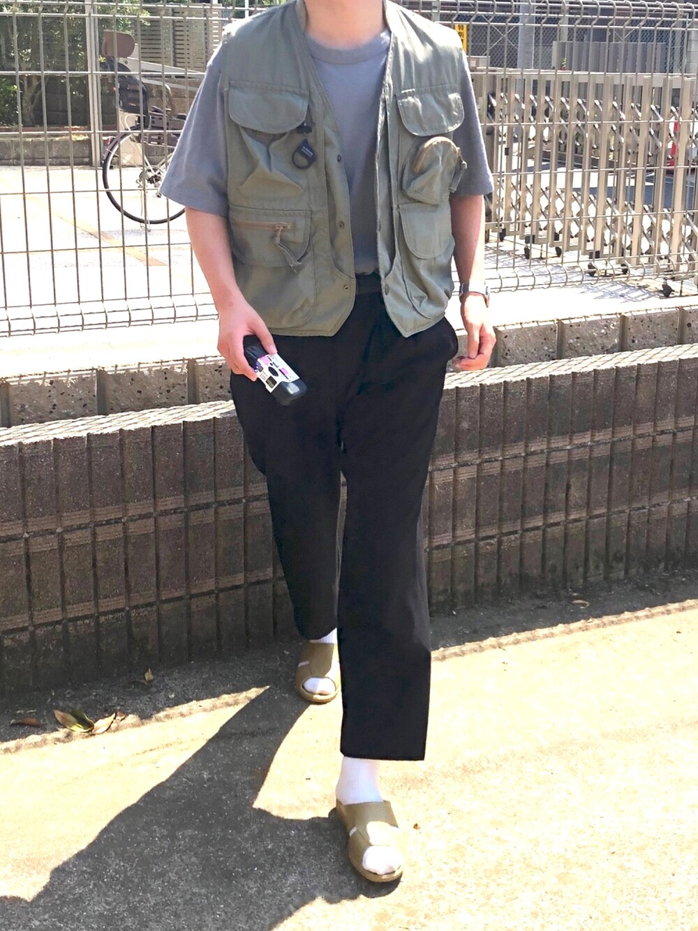 「夏コーデ、ユニクロ、古着MIX、ベスト、おしゃれさんと繋がりたい、いいね、save、フォローお願いします🤑、u170、低身長、低身長コーデ、古着」｜「UNIQLOのクルーネックT（半袖）（Tシャツ/カットソー、グレー系）」を使った、k.s.k「U170」さん（メンズ・170cm）の夏コーディネートの1枚目の写真