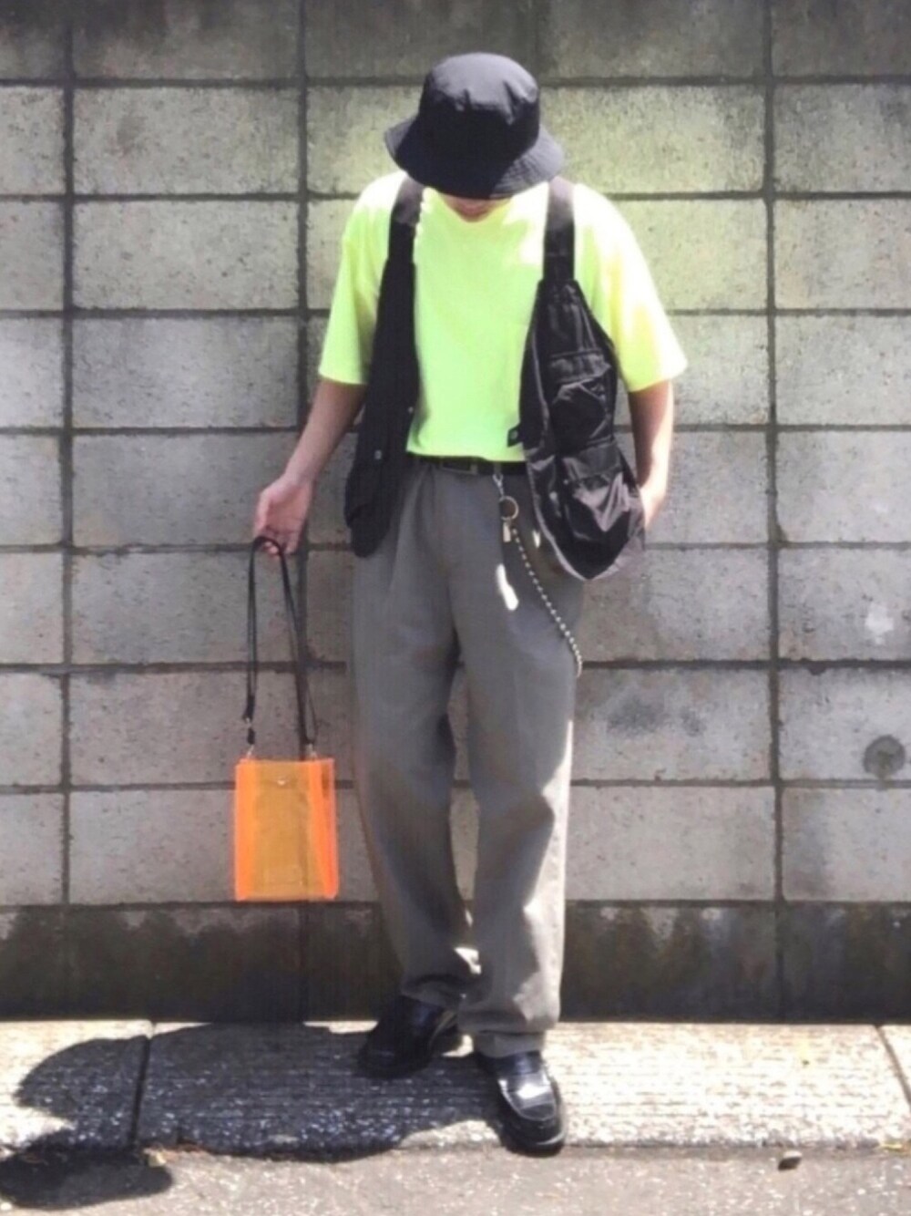 「令和、おしゃれさんと繋がりたい、低身長、韓国ファッション、古着、大学生、ベスト、バケハ、令和初コーデ、shiyoh」｜「RAGEBLUEのリップストップバケットハット/826443（ハット、ブラック系）」を使った、k.s.k「U170」さん（メンズ・170cm）の春コーディネートの1枚目の写真