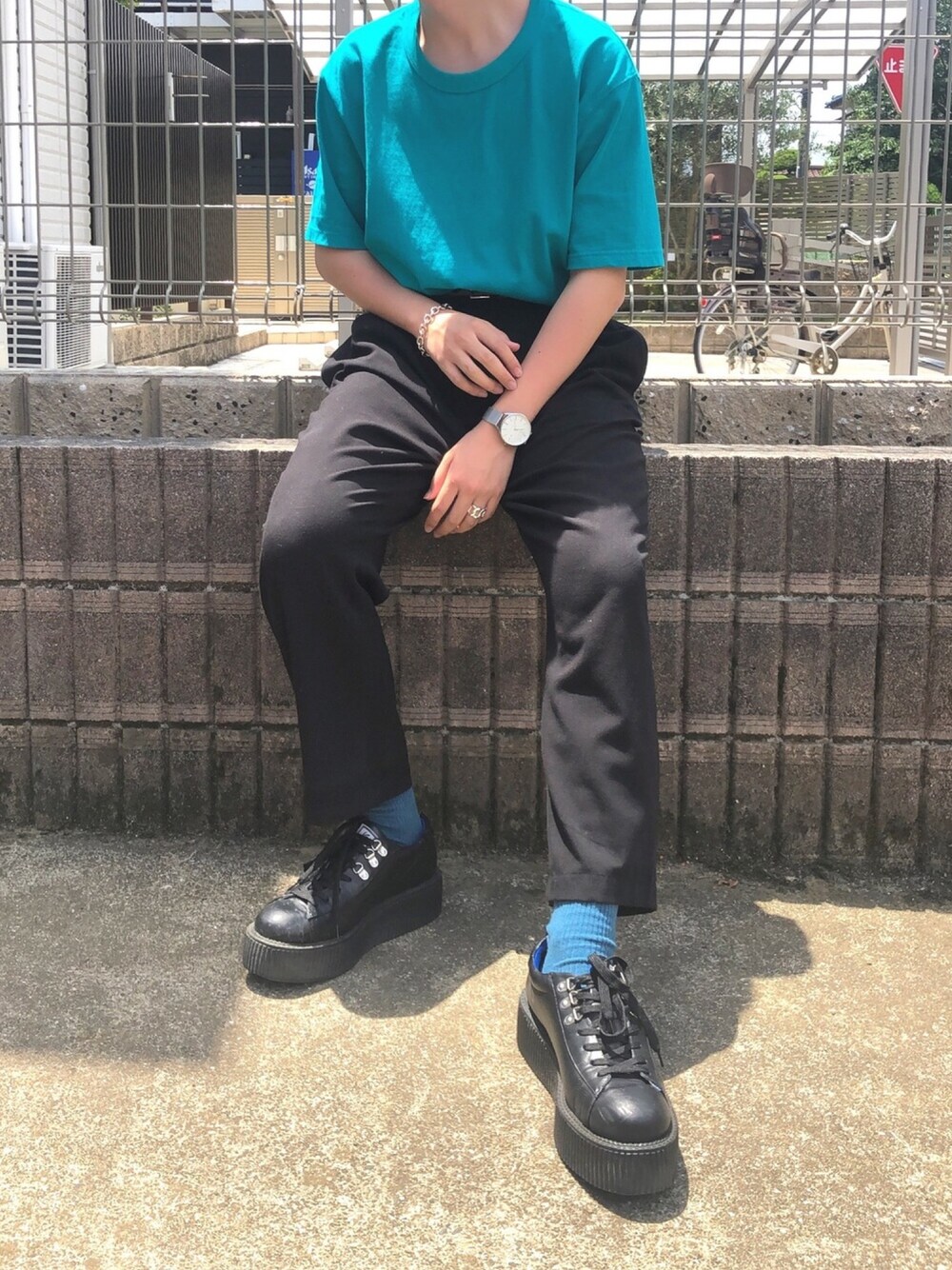 「夏、シンプル、スニーカー、いいね、save、フォローお願いします🤑、ユニクロ、低身長、u170、ootd、青、ダッドスニーカー」｜「UNIQLOのアイテム（トップス、ブルー系）」を使った、k.s.k「U170」さん（メンズ・168cm）の夏コーディネートの1枚目の写真