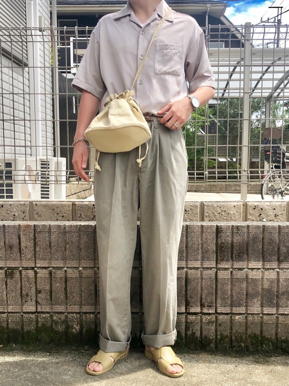 「タックイン、いいね、save、フォローお願いします🤑、キレイめ、夏、ベンサン、古着、u170」｜「古着のアイテム（パンツ、ベージュ系）」を使った、k.s.k「U170」さん（メンズ・168cm）の夏コーディネートの1枚目の写真