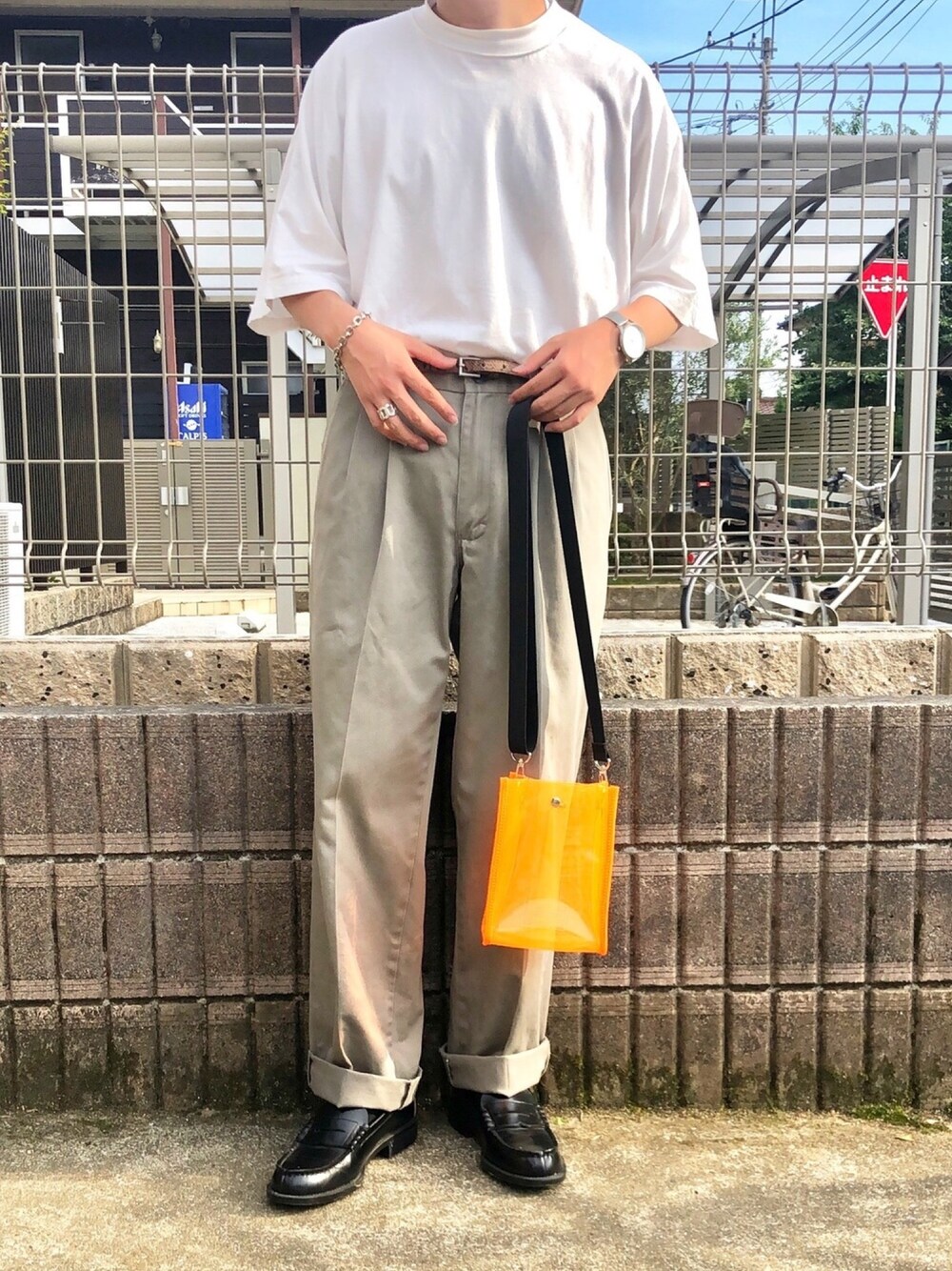「夏だ！Tシャツ着よう！、夏コーデ、シンプルコーデ、ビッグシルエット、Tシャツ、u170、いいね、save、フォローお願いします🤑、低身長、オトナカジュアル」｜「古着のアイテム（パンツ、ベージュ系）」を使った、k.s.k「U170」さん（メンズ・168cm）の夏コーディネートの1枚目の写真