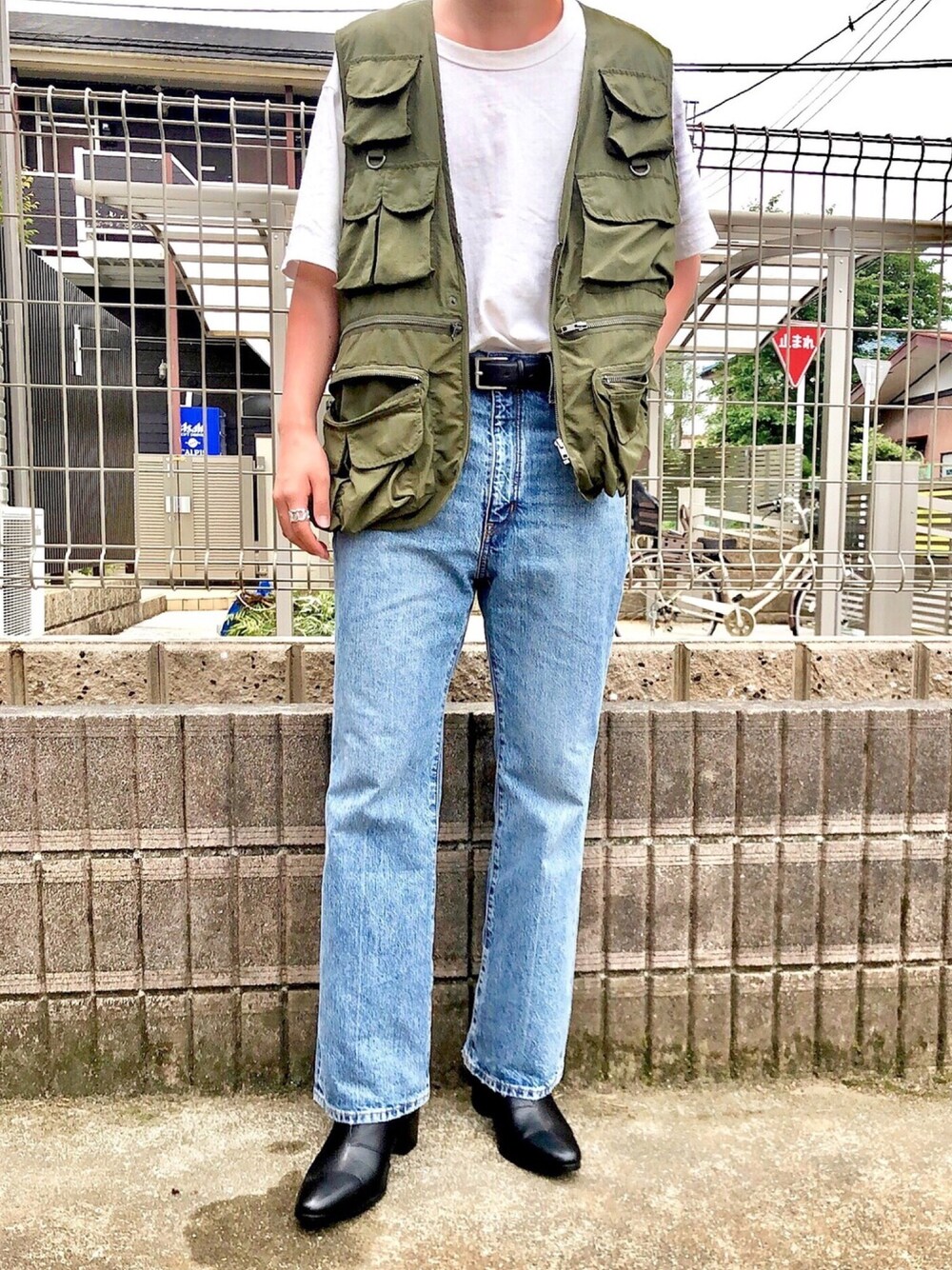 「Tシャツ、タックイン、プチプラ、夏コーデ、デニム、UNIQLO、ベスト、いいね、save、フォローお願いします🤑、u170、大学生」｜「GUのアイテム（デニムパンツ、ブルー系）」を使った、k.s.k「U170」さん（メンズ・170cm）の夏コーディネートの1枚目の写真
