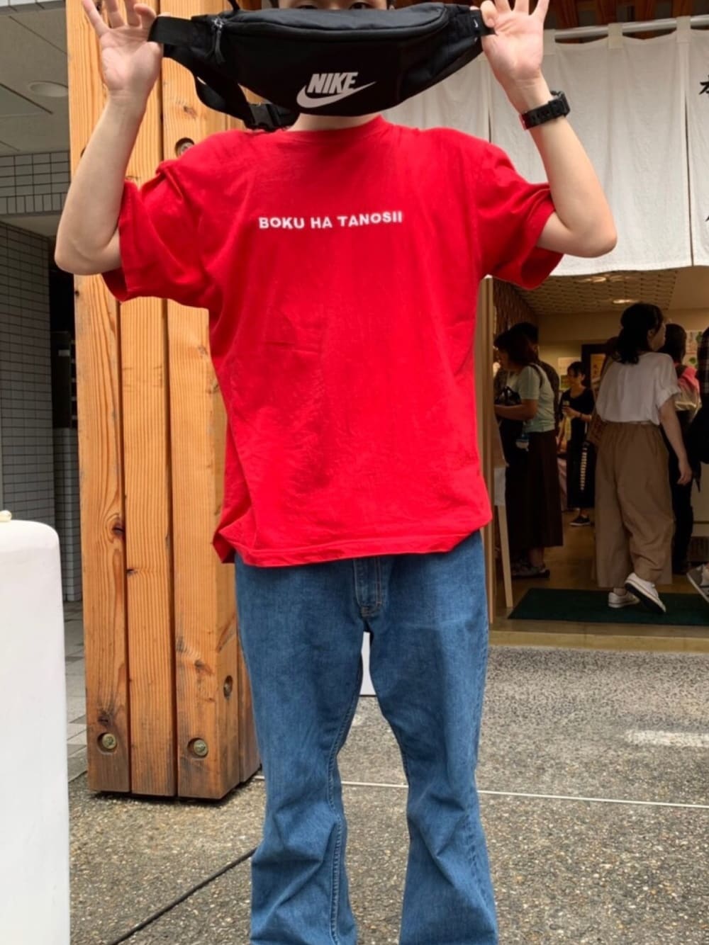 「ボクハタノシイ、女子ウケ」｜「BOKU HA TANOSIIの【BOKU HA TANOSII】 ボクタノT-Shirts（Tシャツ/カットソー、レッド系）」を使った、ベジータさん（メンズ・177cm）の秋コーディネートの1枚目の写真