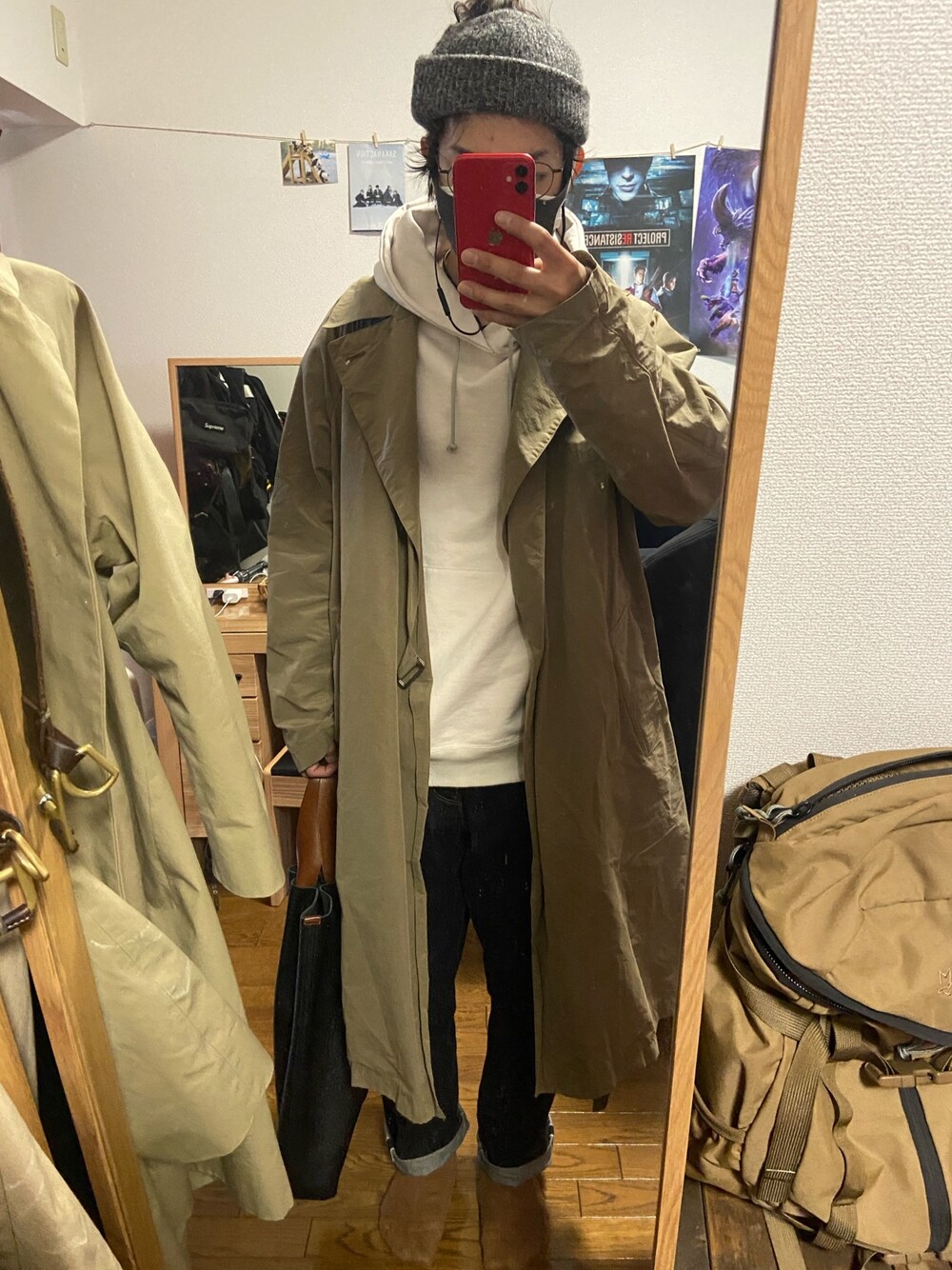 「春コーデ、カジュアルコーデ、ビッグシルエット、デニムパンツ」｜「crepusculeの【SHIPS別注】crepuscule: ロゴ 裏毛 スウェット プルオーバー パーカー（パーカー、ベージュ系）」を使った、k1さん（メンズ・171cm）の春コーディネートの1枚目の写真