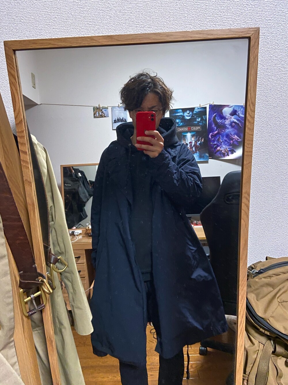 「春、今日のコーデ、オーバーサイズ、ワイドパンツ、シンプルコーデ」｜「COMOLIのアイテム（トレンチコート、ブルー系）」を使った、k1さん（メンズ・171cm）の春コーディネートの1枚目の写真