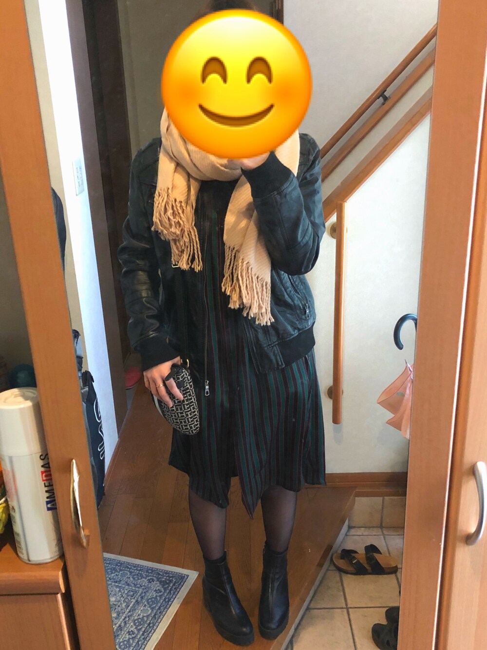 「ZARAのアイテム（シャツワンピース、グリーン系）」を使った、Saeさん（レディース・155cm）の冬コーディネートの1枚目の写真
