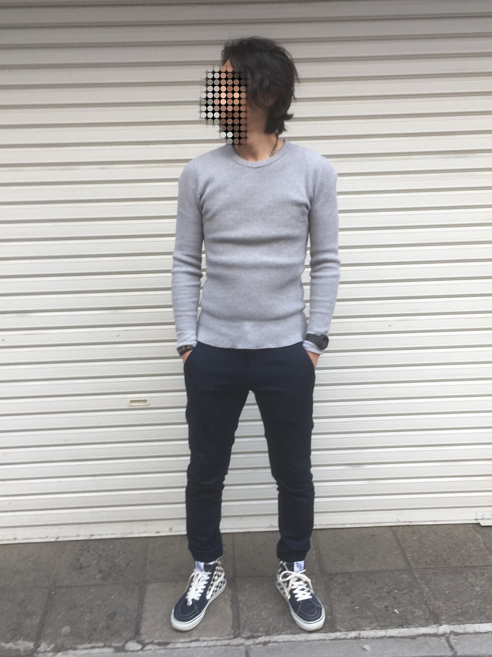 「カジュアルコーデ、はるコーデ、スニーカー、VANS」｜「BEAMSの◎BEAMS / サーマル ロングスリーブ（Tシャツ/カットソー、グレー系）」を使った、かくちゃんさん（メンズ・175cm）の春コーディネートの1枚目の写真