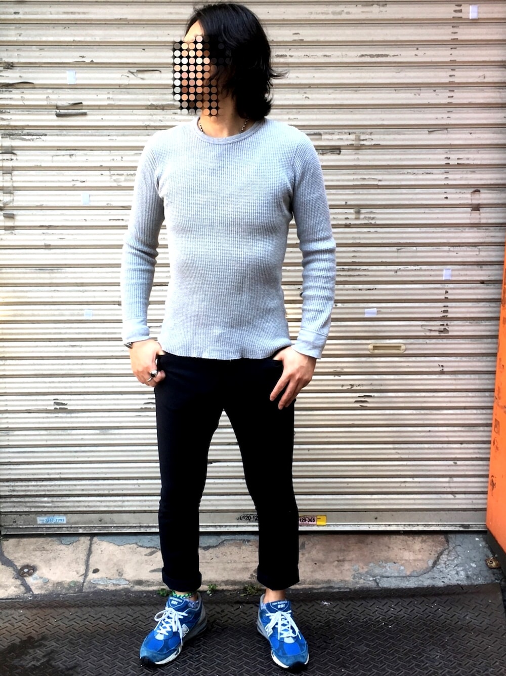 「夏、キレイめ、大人カジュアル、BEAMS、nano・universe、BEN DAVIS、スニーカー、New Balance、アラフォー、美容師」｜「BEAMSの◎BEAMS / サーマル ロングスリーブ（Tシャツ/カットソー、グレー系）」を使った、かくちゃんさん（メンズ・175cm）の春コーディネートの1枚目の写真