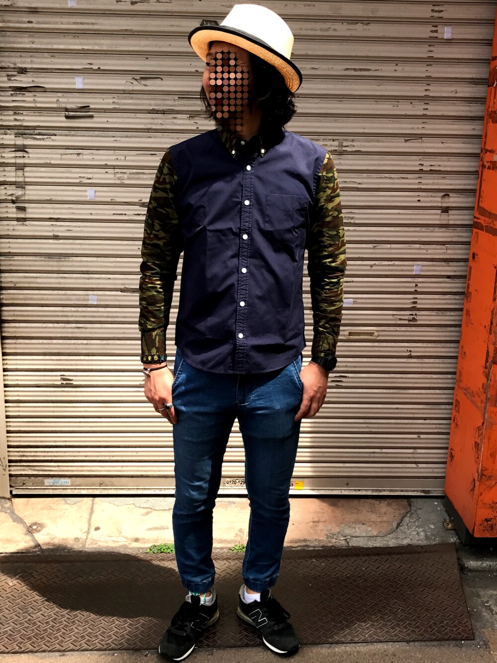「カジュアル、シャツスタイル、カモフラ、パナマハット、ジョガーパンツ、BEAMS、CA4LA、UNIQLO、スニーカー、ニューバランス」｜「CA4LAのアイテム（ハット、ホワイト系）」を使った、かくちゃんさん（メンズ・175cm）の夏コーディネートの1枚目の写真