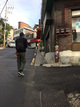 「The Hundreds（ザ ハンドレッツ）のアイテム」を使った、有隻斑馬死咗響度さん（メンズ・178cm）の春コーディネート