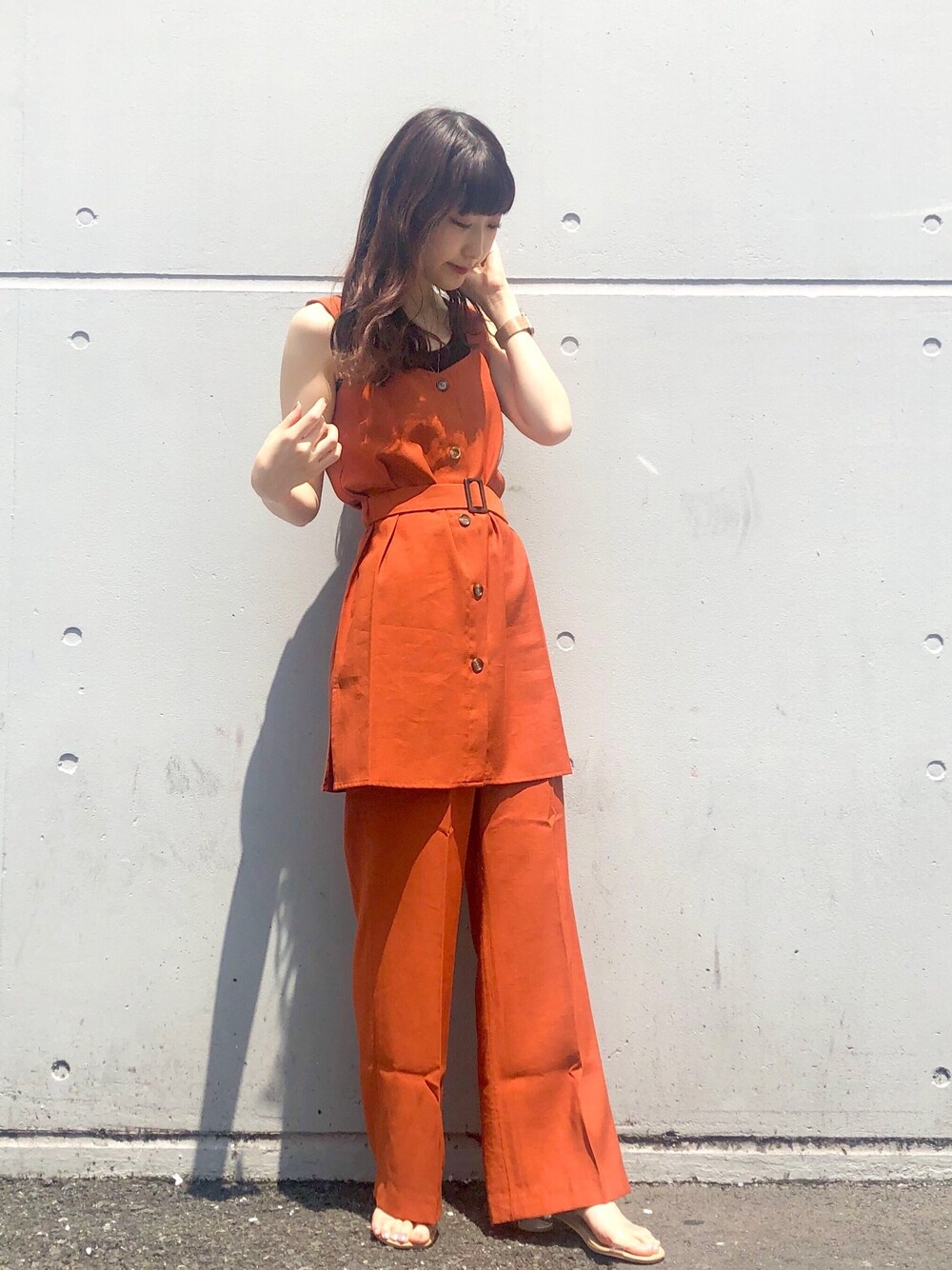 「nicoron、セットアップ、ミニワンピ、テラコッタ、ストレートパンツ、カラーパンツ、キャミワンピ、キレイめ、ノースリーブ、いいね、save、フォローお願いします🤑」｜「NiCORONの前ボタンキャミワンピース ＊（ワンピース、ブラウン系）」を使った、はるちゃむさん（レディース・160cm）の夏コーディネートの1枚目の写真