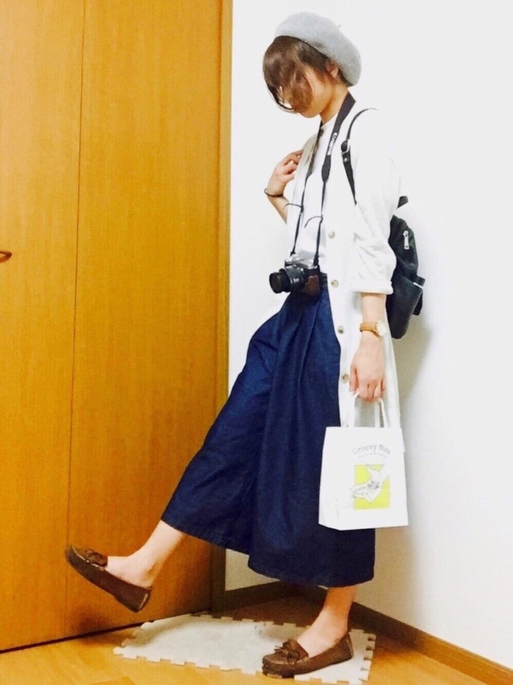 「シンプルコーデ、カジュアル、デニム、プチプラ、ラフ、ベレー帽、ワイドパンツ、カメラ、ロングカーディガン、ガウチョパンツ」｜「usedのアイテム（パンツ、ブルー系）」を使った、ゆゆゆり。さん（レディース・160cm）の夏コーディネートの1枚目の写真
