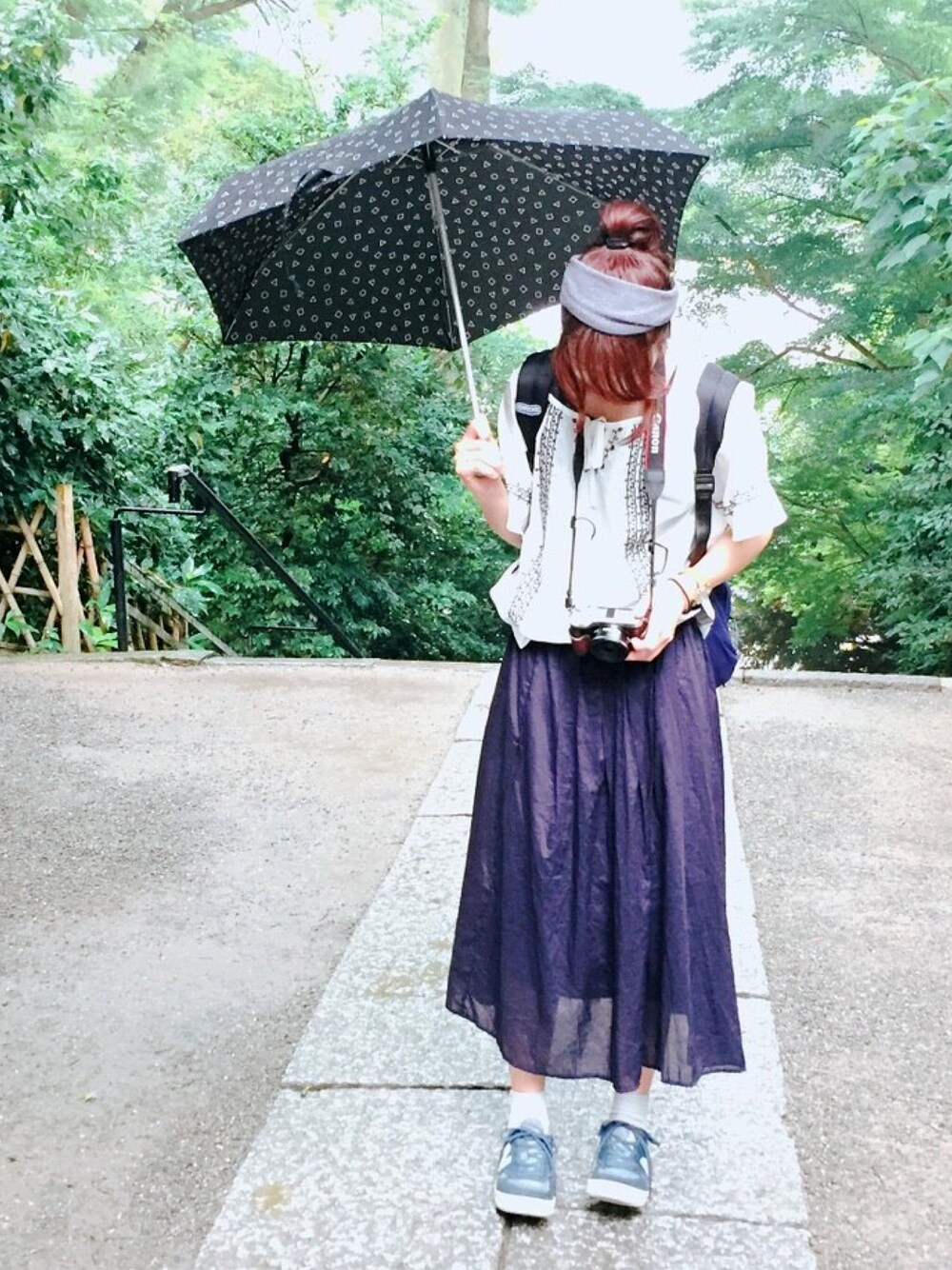 「シンプル、ラフ、ボリュームスカート、プチプラ、カメラ、カジュアル、雨の日コーデ」｜「🕊のアイテム（トップス、ホワイト系）」を使った、ゆゆゆり。さん（レディース・160cm）の夏コーディネートの1枚目の写真