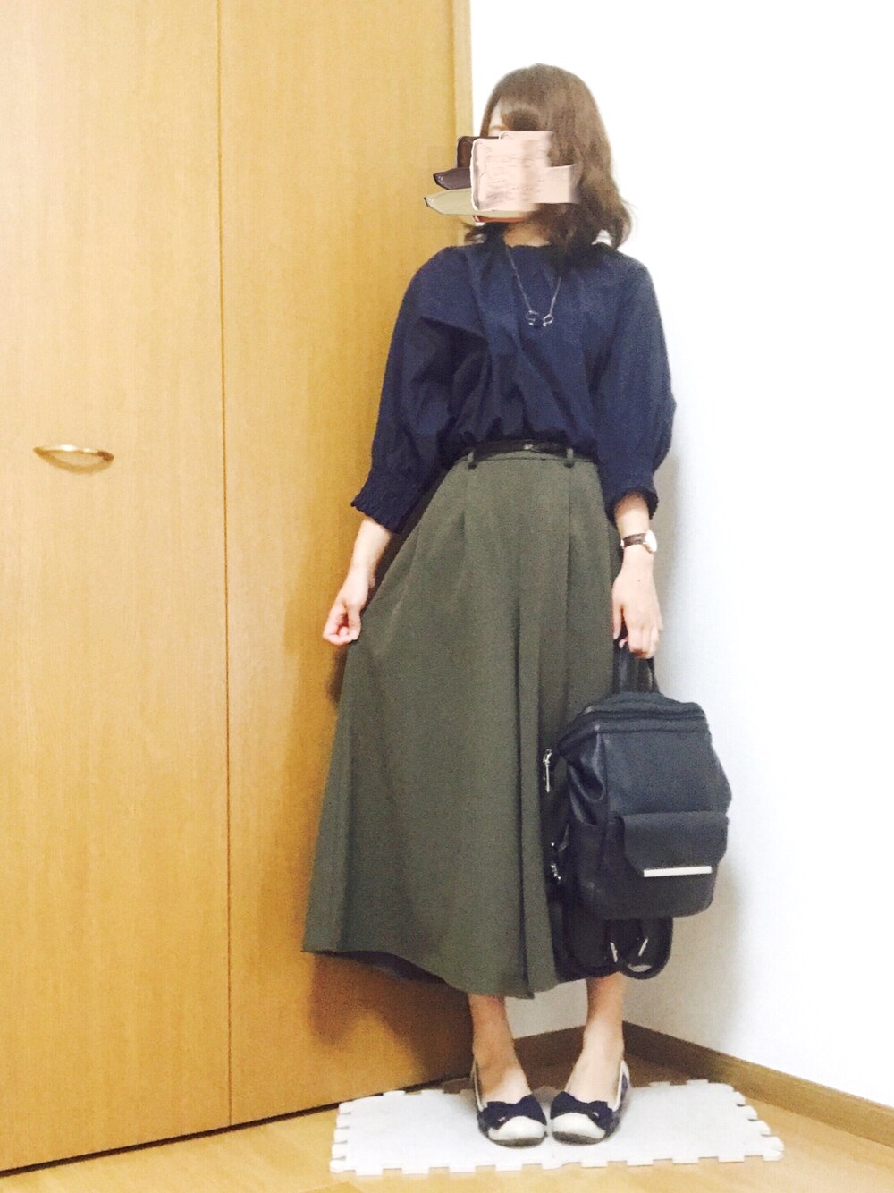 「秋コーデ、大人カジュアル、プチプラ、カーキ、ネイビー、UNIQLO、ラフ」｜「UNIQLOのアイテム（トップス、ブルー系）」を使った、ゆゆゆり。さん（レディース・160cm）の秋コーディネートの1枚目の写真