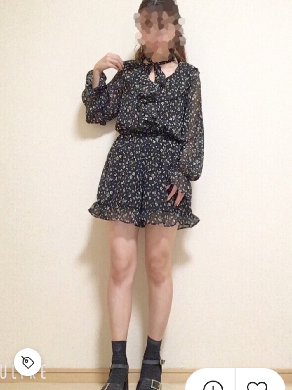 「ANDGEEBEE、花柄、ロンパース、黒」｜「ANDGEEBEEのフリルロンパース（ワンピース、ブラック系）」を使った、kanapy..さん（レディース・153cm）の秋コーディネートの1枚目の写真