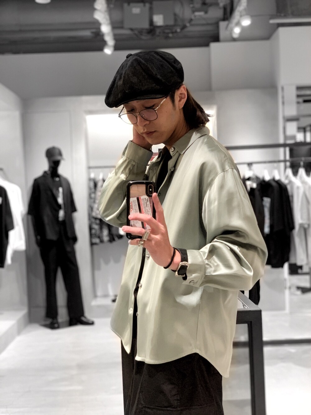 「シャツスタイル、シャツ、キャスケット、ダテメガネ、Lui's、Hender Scheme、キャップ、ピスタチオ、ピスタチオグリーン、きれいめカジュアル」｜「Hender SchemeのHender Scheme pigskin casquette (is-rc-cas)（キャスケット、ブラック系）」を使った、アライ@youtubeさん（メンズ・176cm）の夏コーディネートの1枚目の写真