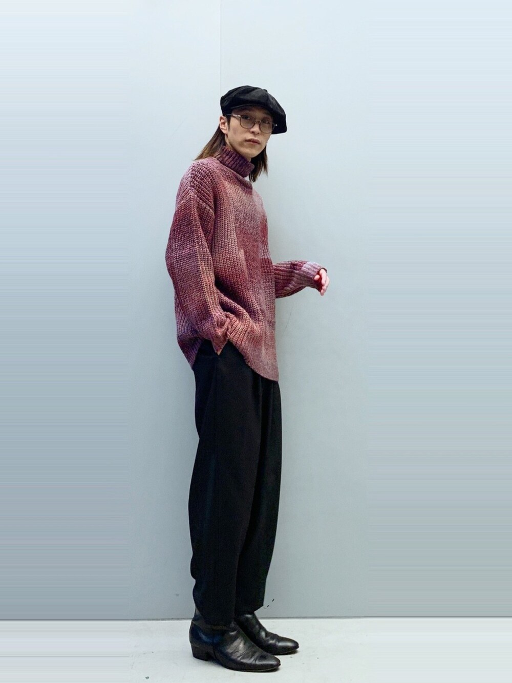 「革靴、タートルネック、タートルネックニット、Lui's、ヒールブーツ、Hender Scheme、冬コーデ、ニットコーデ、ニット、ピンク」｜「Hender SchemeのHender Scheme pigskin casquette (is-rc-cas)（キャスケット、ブラック系）」を使った、アライ@youtubeさん（メンズ・176cm）の秋コーディネートの1枚目の写真