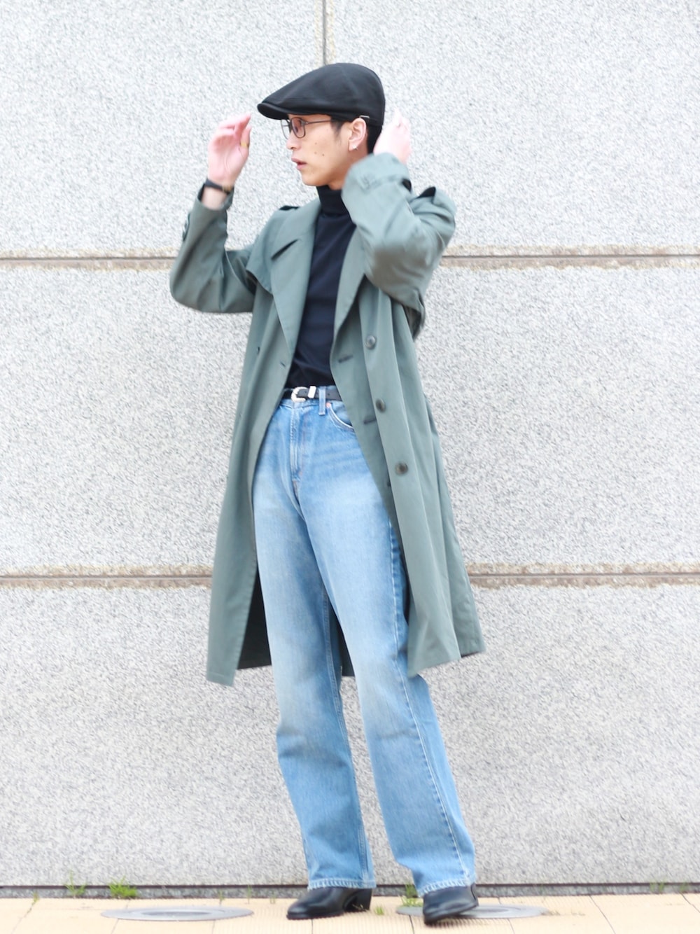 「春めきシューズ、Levi's、フレアデニム、ヒールブーツ、LAD MUSICIAN、トレンチコート、春アウター、Lui's、春コーデ、デニム」｜「LAD MUSICIANのアイテム（ジャケット/アウター、グリーン系）」を使った、アライ@youtubeさん（メンズ・176cm）の春コーディネートの1枚目の写真