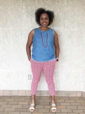 「LOFT（-）のアイテム（パンツ）」を使った、Lisa Yorkさん（レディース・175cm）の夏コーディネート