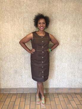 「アイテム（ドレス、ブラウン系）」を使った、Lisa Yorkさん（レディース・175cm）の夏コーディネート