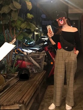 「アイテム（スマホケース/カバー、ホワイト系）」を使った、berrさん（レディース・161cm）の秋コーディネート