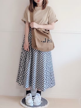 「バックロゴ」｜「アイテム（トートバッグ）」を使った、hitomiさん（レディース・158cm）の春コーディネート