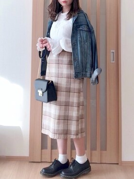 「肩掛け」｜「アイテム（デニムジャケット）」を使った、hitomiさん（レディース・158cm）の冬コーディネート