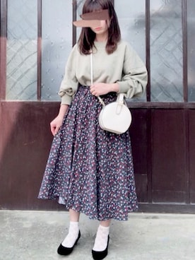 「ラウンドバッグ」｜「アイテム（スウェット）」を使った、hitomiさん（レディース・158cm）の春コーディネート