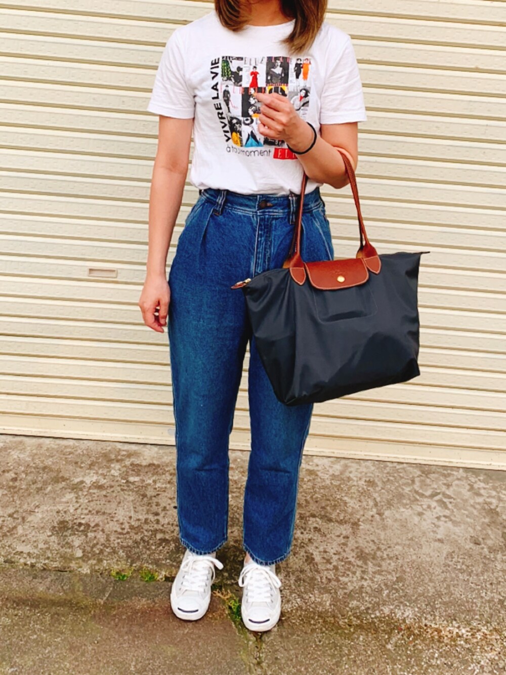 「カジュアルコーデ、シンプルコーデ、Tシャツ×デニム、Tシャツ、仕事コーデ、出勤コーデ、LONGCHAMP、ロンシャン、GU」｜「GUのアイテム（Tシャツ/カットソー、ホワイト系）」を使った、S子さん（レディース・162cm）の夏コーディネートの1枚目の写真
