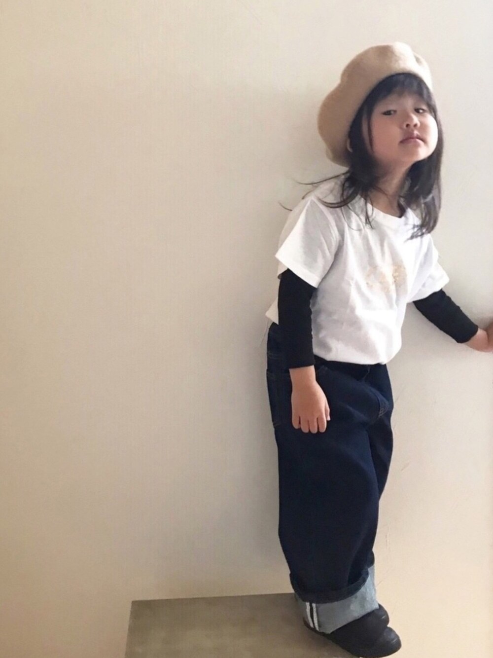 「ベレー帽、キッズコーデ、韓国子供服、韓国ファッション、monmimi、ブランシェス、ブリーズ、デニム、メンズライク、ベレー」｜「BRANSHESのシンプルスリッポン（スリッポン、ブラック系）」を使った、maakeeさん（キッズ・100cm）の春コーディネートの1枚目の写真
