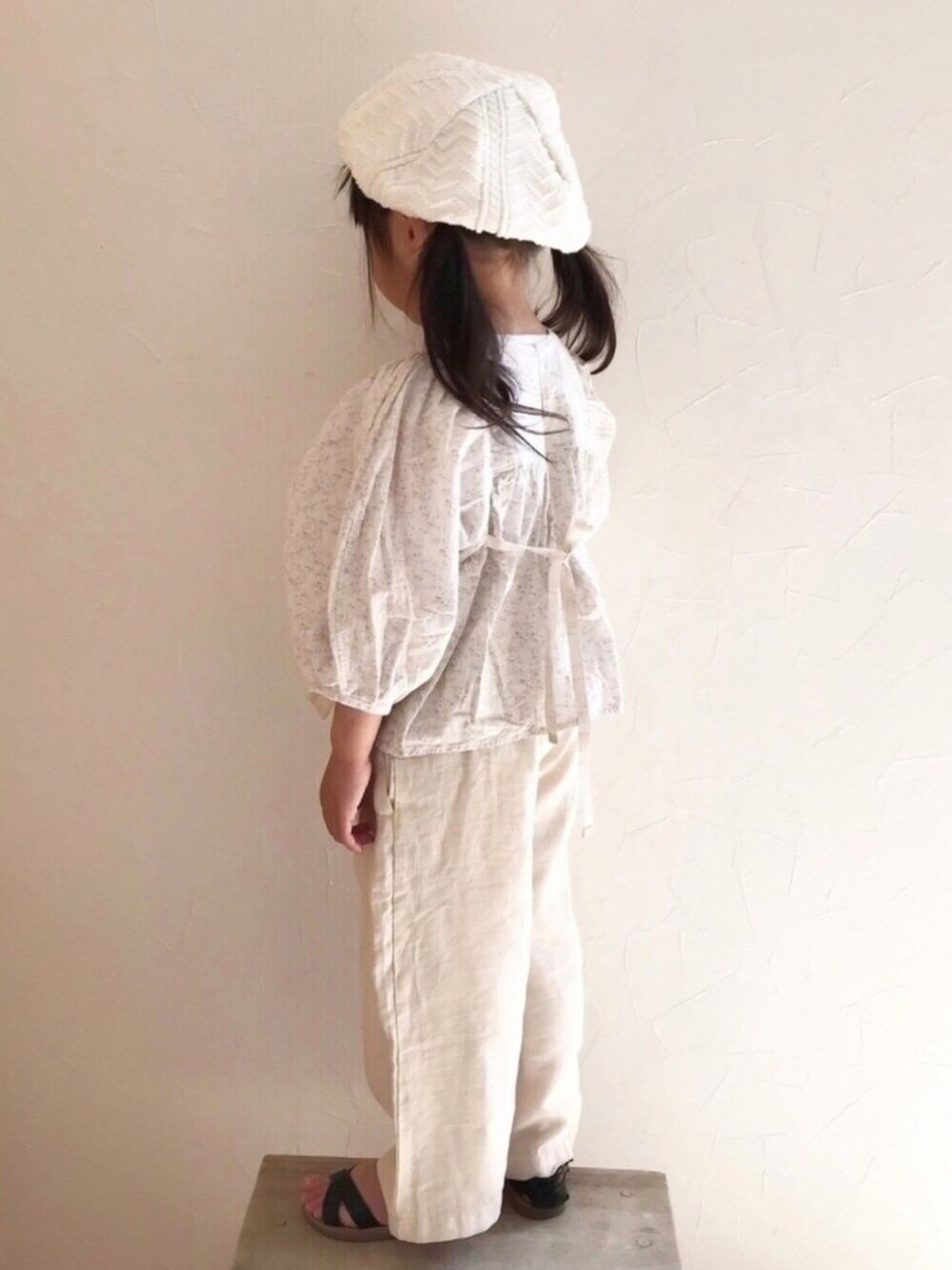 「ZARA、ZARA KIDS、韓国子供服、韓国ファッション、beienabien、ビエナビエン、パンツスタイル、ホワイトコーデ、ワントーンコーデ」｜「beienabienのアイテム（シャツ/ブラウス、ホワイト系）」を使った、maakeeさん（キッズ・100cm）の春コーディネートの1枚目の写真