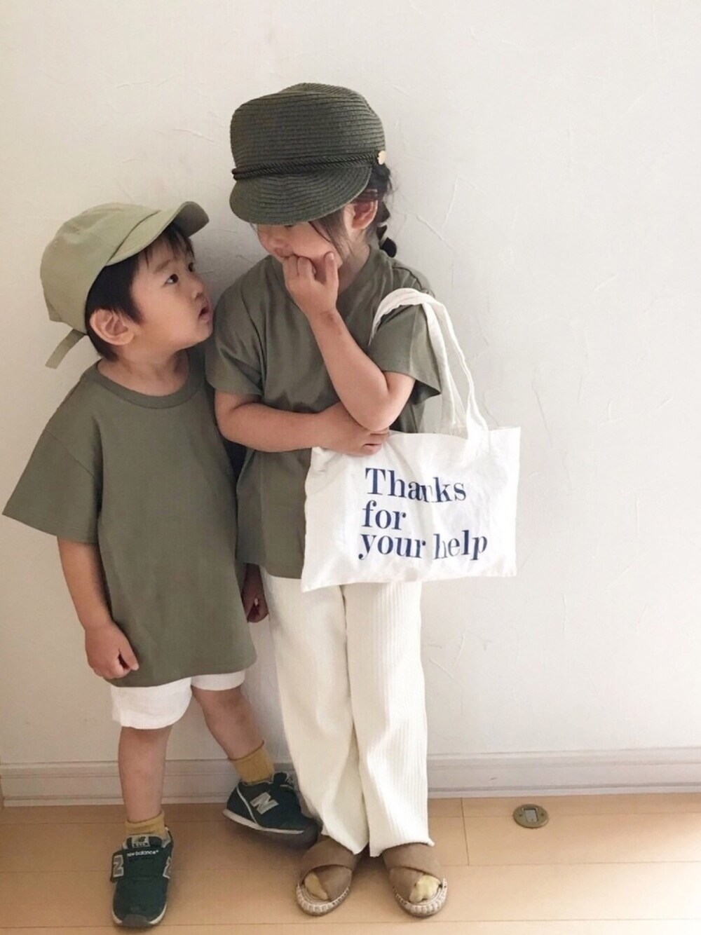 「グリーンフェス➓、グリーン、カーキ、姉弟コーデ、リンクコーデ、ハーフパンツ、リブパンツ、白×カーキ、韓国子供服、マリンキャップ」｜「LOWRYS FARMのトルコオーガニックＴシャツ　843865（Tシャツ/カットソー、グリーン系）」を使った、maakeeさん（キッズ・100cm）の夏コーディネートの1枚目の写真